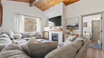 Villa, 2 Bedrooms | Living area | Smart TV