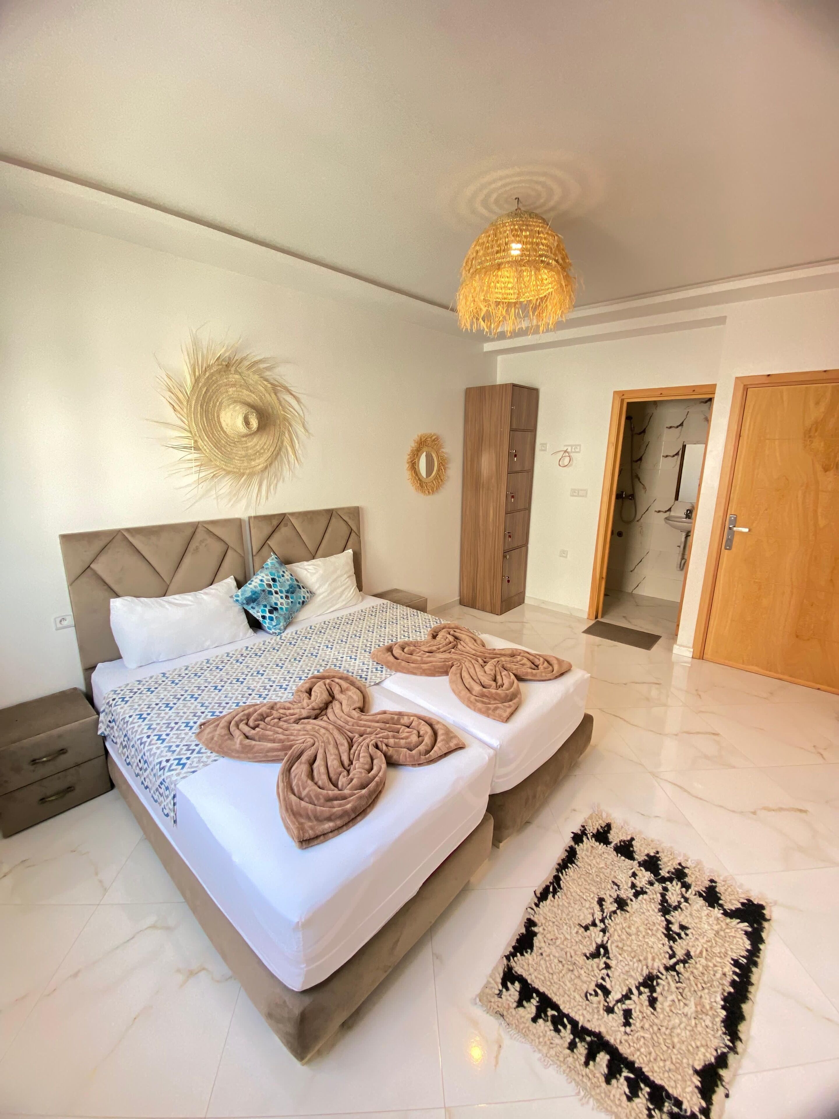 9 bedrooms, internet