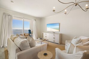 Smart TV - Newest 3 BR Waterfront Condo with Jaw Dropping View & Beautiful Interior! (Pensacola)