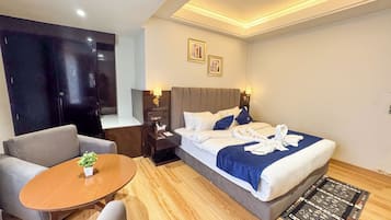 Deluxe-Zimmer | Schreibtisch, laptopgeeigneter Arbeitsplatz, kostenloses WLAN