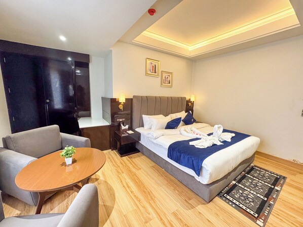 Deluxe-Zimmer | Schreibtisch, laptopgeeigneter Arbeitsplatz, kostenloses WLAN