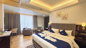 Desk, laptop workspace, free WiFi