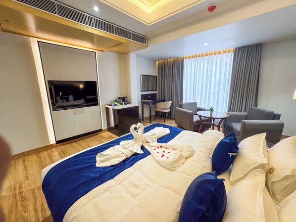 Työpöytä, kannettavalle tietokoneelle sopiva työtila, ilmainen Wi-Fi