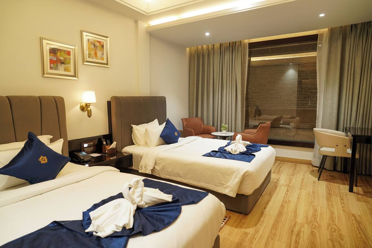 Premium kamer, 2 eenpersoonsbedden | Een bureau, een laptopwerkplek, gratis wifi