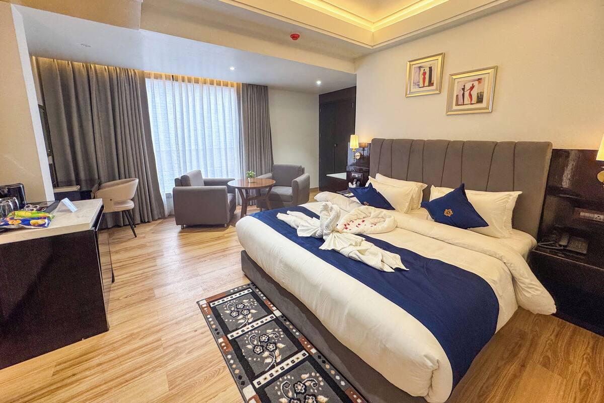 Desk, laptop workspace, free WiFi