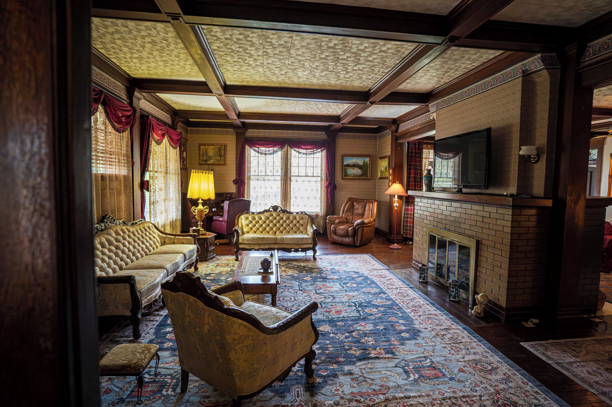 Televisie en een open haard