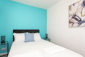 3 bedrooms, iron/ironing board, WiFi, bed sheets