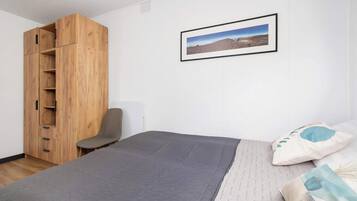 2 habitaciones, tabla de planchar con plancha, cuna de viaje y wifi