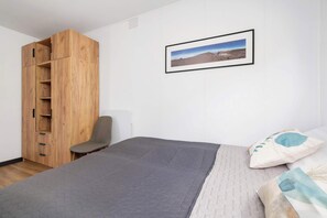 2 dormitorios, tabla de planchar con plancha, cuna de viaje y wifi