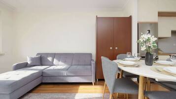 Een televisie en een kantoor