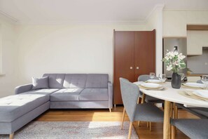 Een televisie en een kantoor