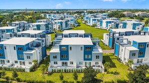 Exterior - *New* Five Bedroom Luxury Townhome with Rooftop Patio (Kissimmee)