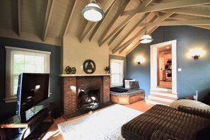 TV, fireplace, offices