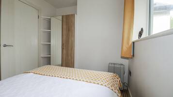 1 bedroom, individually decorated, individually furnished, free WiFi