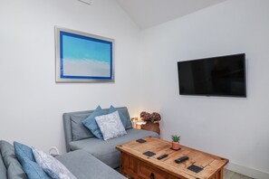 Living area - Cove Retreat (Penzance)