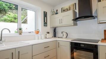 Dishwasher, cookware/dishes/utensils