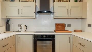 Dishwasher, cookware/dishes/utensils