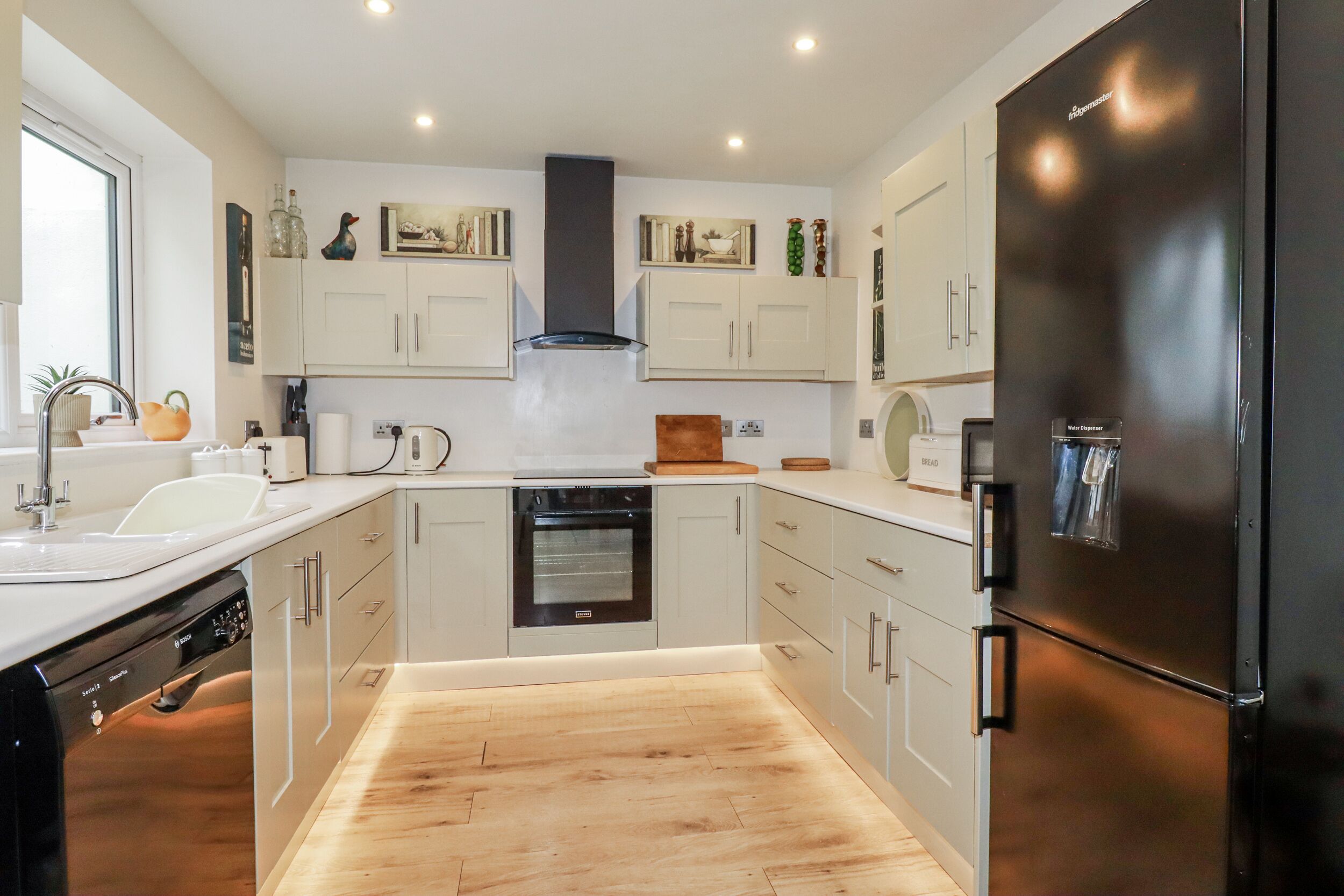 Mesin pencuci piring dan peralatan masak/sendok-piring