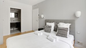 4 bedrooms, iron/ironing board, WiFi, bed sheets - Grand appartement 4BR climatisé - Arc de Triomphe (Paris)