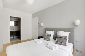 4 chambres, fer et planche à repasser, Wi-Fi, draps fournis