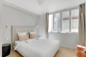 4 bedrooms, iron/ironing board, WiFi, bed sheets - Grand appartement 4BR climatisé - Arc de Triomphe (Paris)