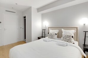 4 habitaciones, tabla de planchar con plancha, wifi y ropa de cama 