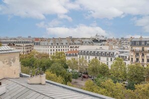 View from property - 4 Beaumarchais 5D (Paris)