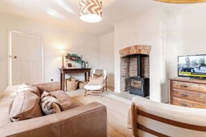 Smart TV - 🌿 Oak Tree Cottage – A Peaceful Country Retreat on the Stoke Rochford Estate (Stoke Rochford)