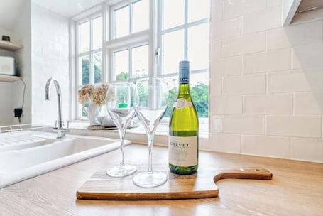Interior. 🌿 Oak Tree Cottage – A Peaceful Country Retreat on the Stoke Rochford Estate