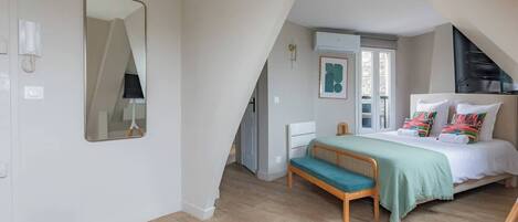 Iron/ironing board, WiFi, bed sheets