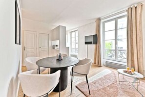 Dining - Élégant appartement 2 chambres - Luxembourg (Paris)