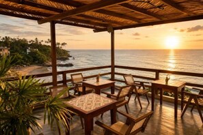Outdoor dining - Ocean Bliss by Sugar Coliving (Matara)