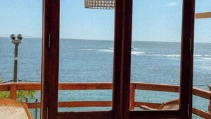 A wooden balcony with a view of the ocean. - Ocean Bliss by Sugar Coliving (Matara)