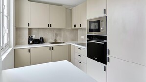 Coffee/tea maker, fridge, microwave, oven - Large apartment Arc de Triomphe (Paris)