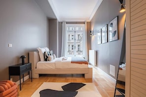 3 habitaciones, tabla de planchar con plancha, wifi y ropa de cama