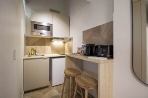 Fridge, microwave, stovetop, coffee/tea maker