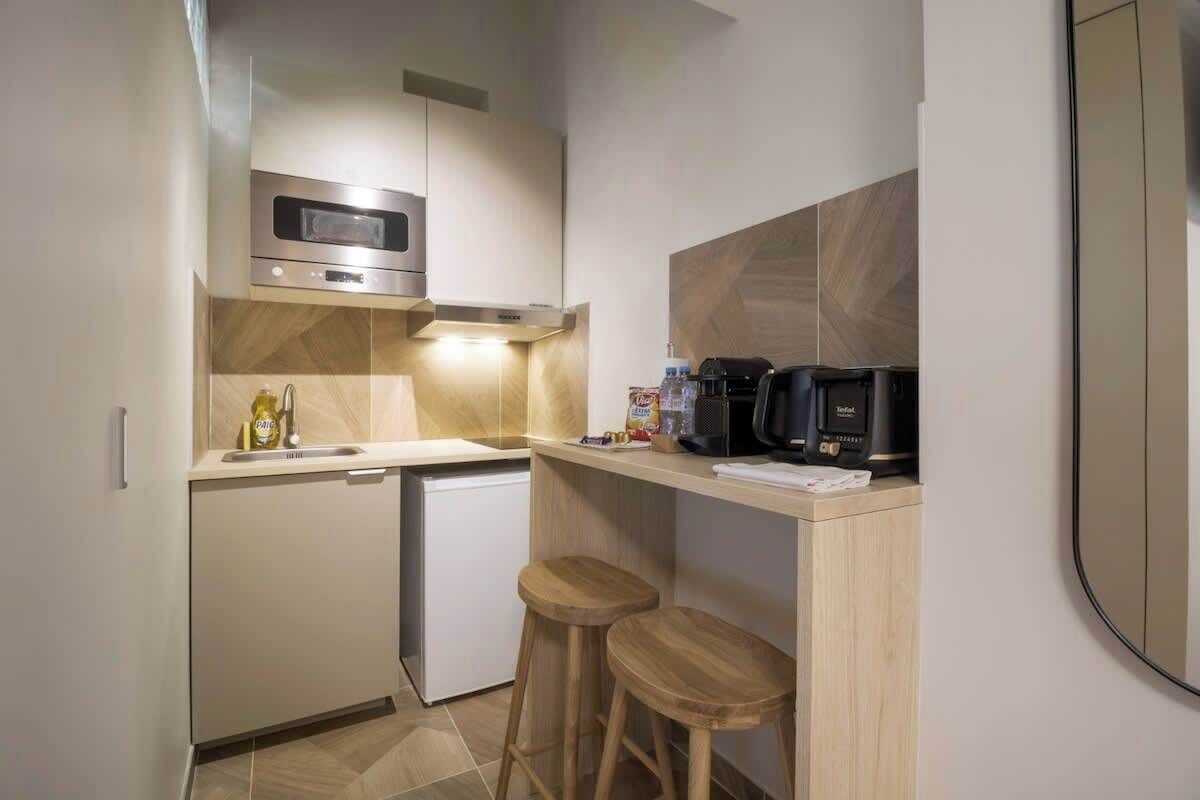 Fridge, microwave, stovetop, coffee/tea maker