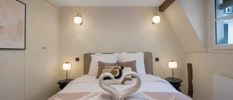 Iron/ironing board, WiFi, bed sheets