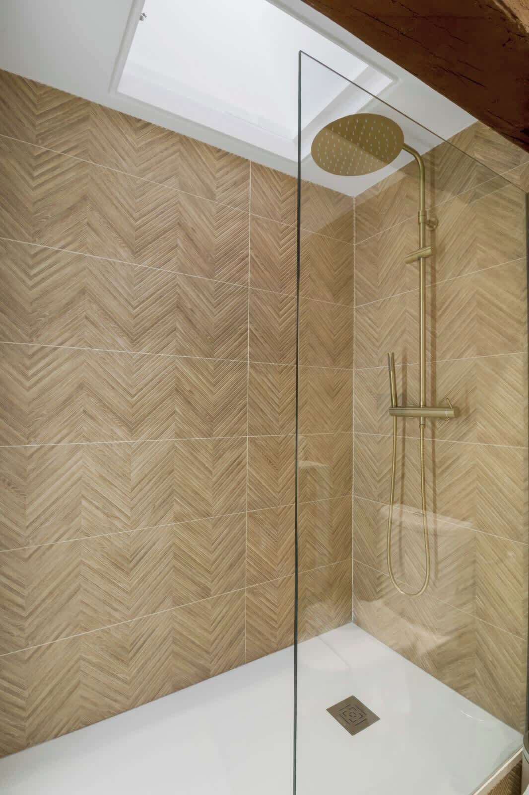 Dusch, hårtork och handdukar