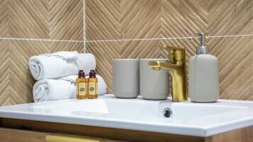 Shower, hair dryer, towels