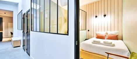 Iron/ironing board, WiFi, bed sheets