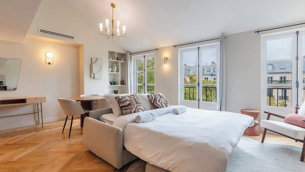 Unclassified image, 1 of 19, button - Air-conditioned 2-bedroom duplex – Marais / Bastille (Paris)