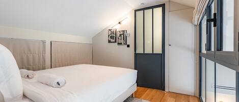 2 多间卧室、熨斗/熨衣板、WiFi、床单