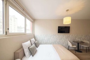 مكواة/لوح كي وواي فاي وملاءات أسرّة