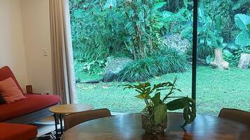 House, 1 Bedroom, Patio, Garden View | Dining room