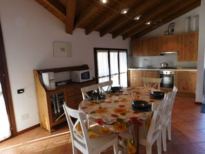 Dining - Rosemary 2 apartment in Agra with pool (Agra)