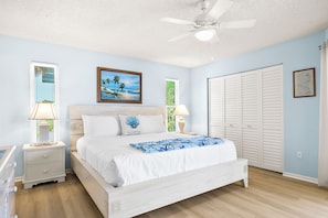 Iron/ironing board, Internet, bed sheets - Beachview 5 · Two Kings · 2-Min Walk to Gulf (Holmes Beach)