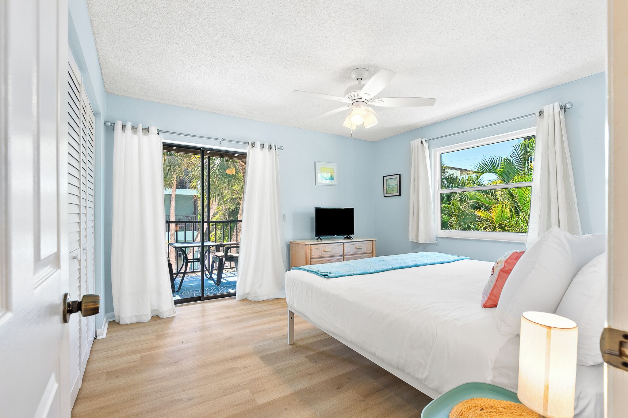 Iron/ironing board, internet, bed sheets