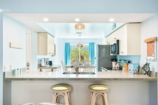 Fridge, microwave, oven, stovetop - Beachview 5 · Two Kings · 2-Min Walk to Gulf (Holmes Beach)