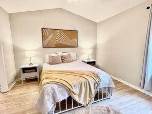 2 bedrooms, WiFi, bed sheets - Charming 2-bedroom townhome in delightful Pensacola near golf course (Pensacola)